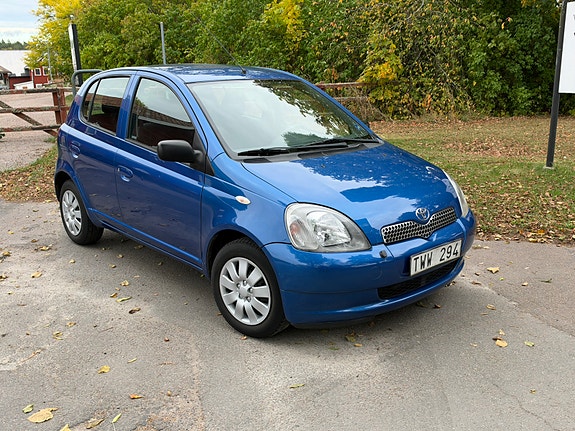 Toyota Yaris 4 of 9