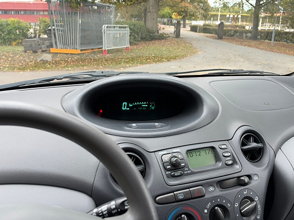 Toyota Yaris 9 of 9