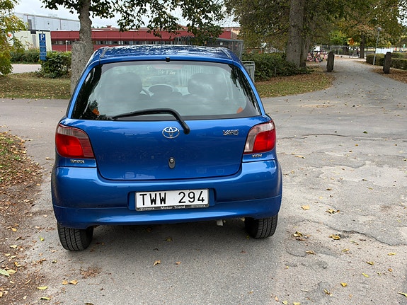 Toyota Yaris 6 of 9