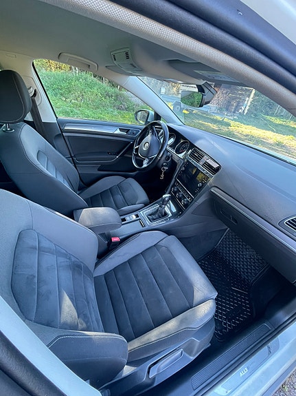 Volkswagen Golf Alltrack 3 of 5