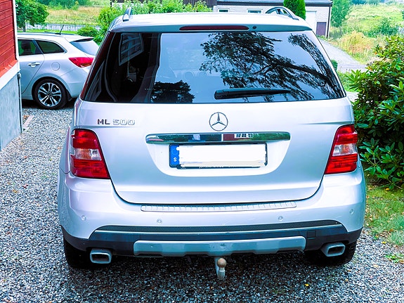 Mercedes-Benz ML500 2 of 4