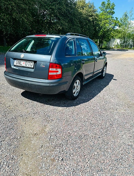 Skoda Fabia 2 of 4