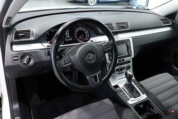 Volkswagen Passat 6 of 15