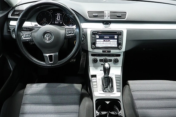 Volkswagen Passat 7 of 15