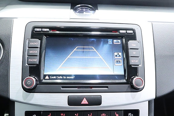 Volkswagen Passat 11 of 15