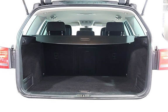 Volkswagen Passat 14 of 15