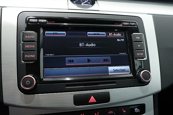 Volkswagen Passat 10 of 15