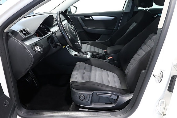 Volkswagen Passat 5 of 15