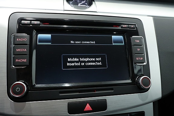 Volkswagen Passat 12 of 15