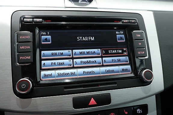 Volkswagen Passat 9 of 15