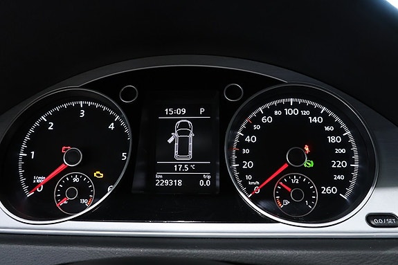 Volkswagen Passat 13 of 15