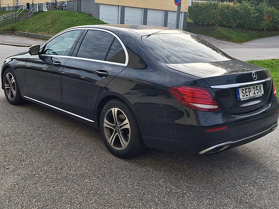 Mercedes-Benz E 220 d 3 of 10