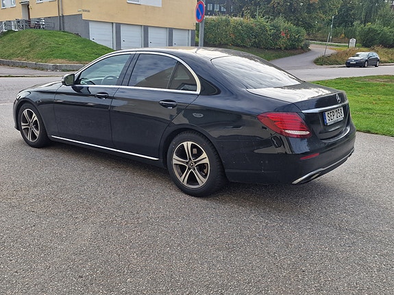 Mercedes-Benz E 220 d 2 of 10