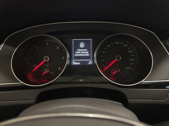 Volkswagen Passat 15 of 30