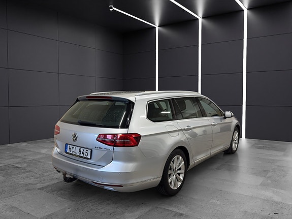 Volkswagen Passat 6 of 30