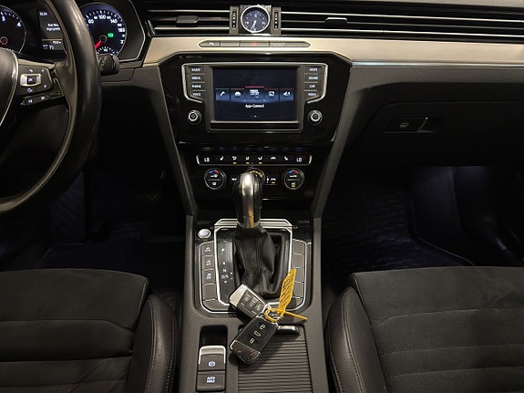 Volkswagen Passat 16 of 30