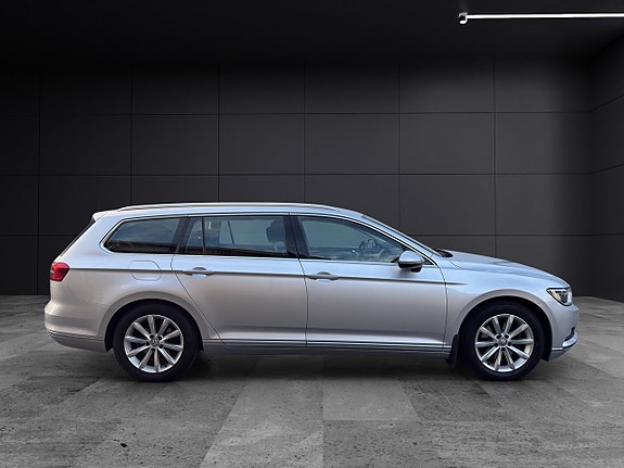 Volkswagen Passat 7 of 30