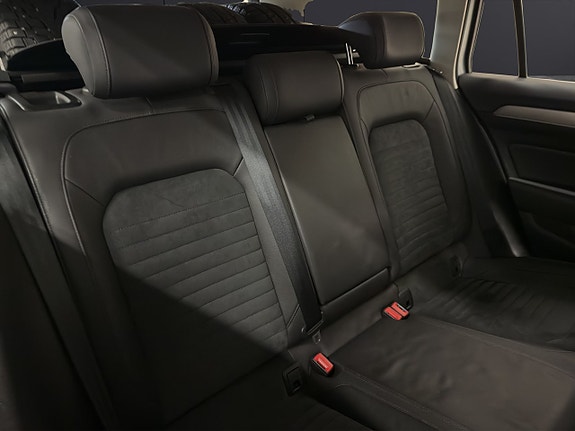 Volkswagen Passat 12 of 30