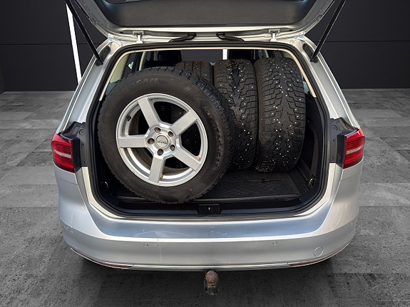 Volkswagen Passat 10 of 30