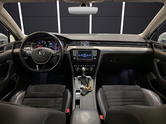 Volkswagen Passat 13 of 30