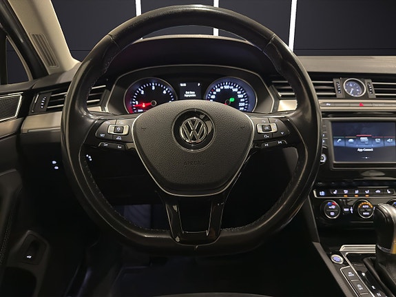 Volkswagen Passat 14 of 30