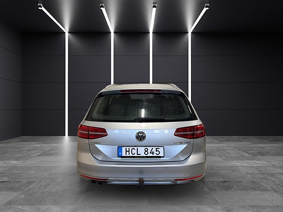 Volkswagen Passat 5 of 30