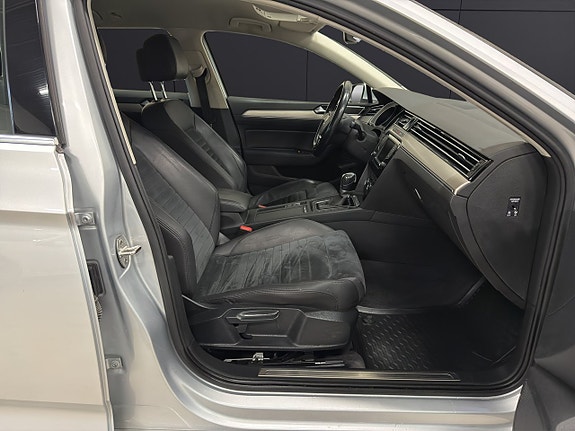 Volkswagen Passat 11 of 30
