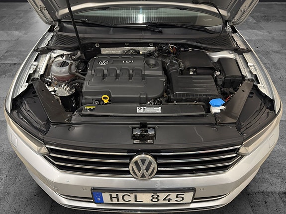 Volkswagen Passat 9 of 30