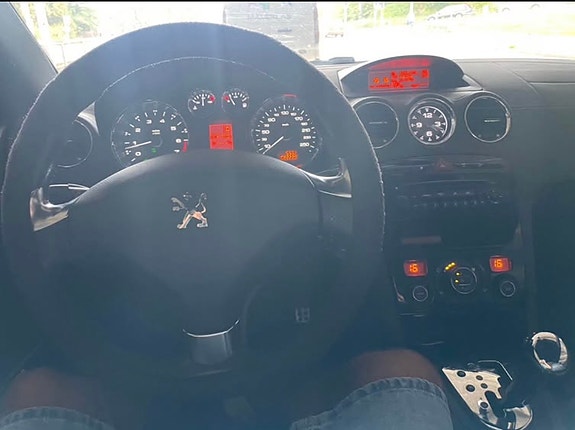 Peugeot RCZ 4 of 4
