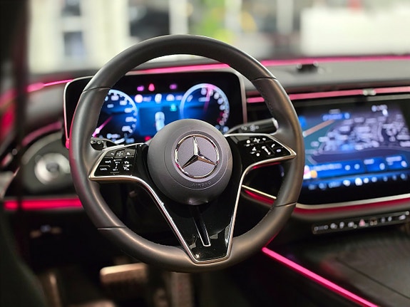 Mercedes-Benz E300 de 21 of 30