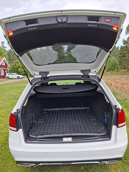 Mercedes-Benz E220 8 of 9