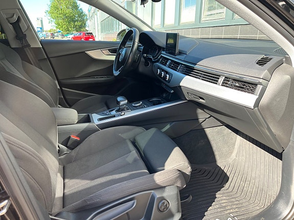 Audi A4 9 of 27