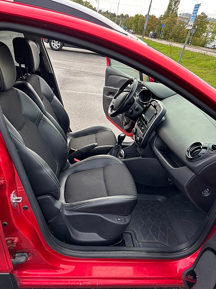 Renault Clio 9 of 15