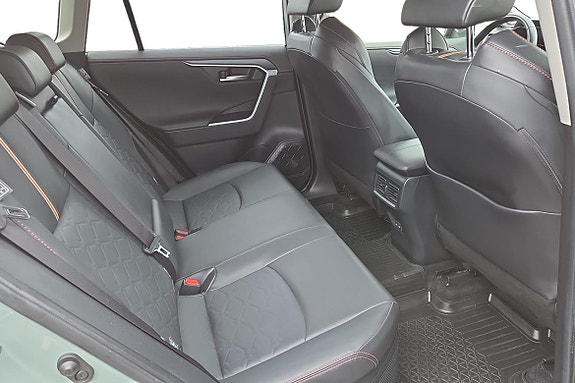 Toyota RAV4 8 of 24