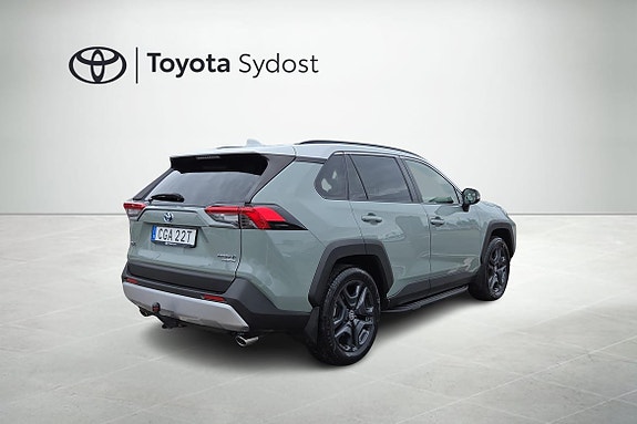 Toyota RAV4 3 of 24