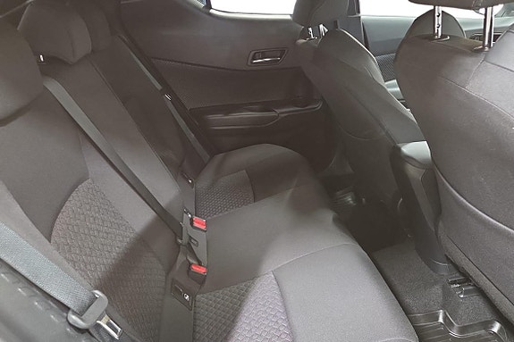 Toyota C-HR 8 of 21