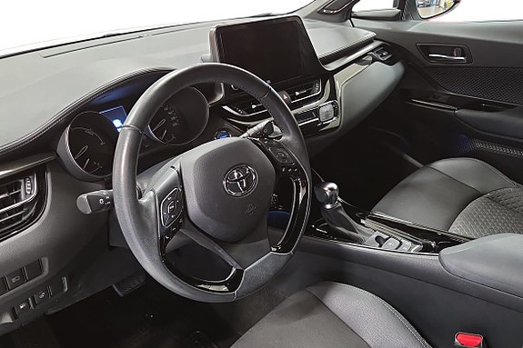 Toyota C-HR 12 of 21