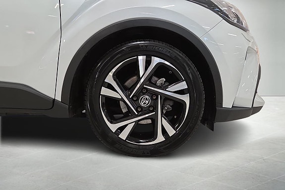 Toyota C-HR 16 of 21