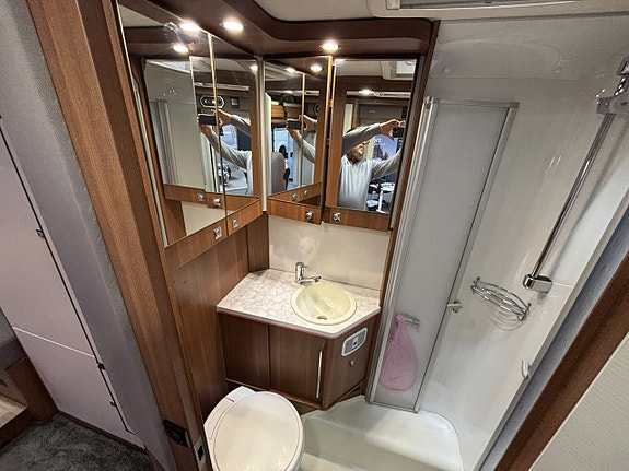 LMC Explorer 655 SPORTLINE (ALDE+Automat+U-Soffa+Taksäng+B-kort) 17 of 23