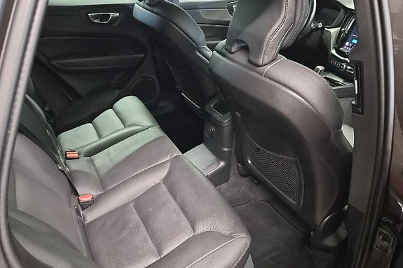 Volvo XC60 18 of 23