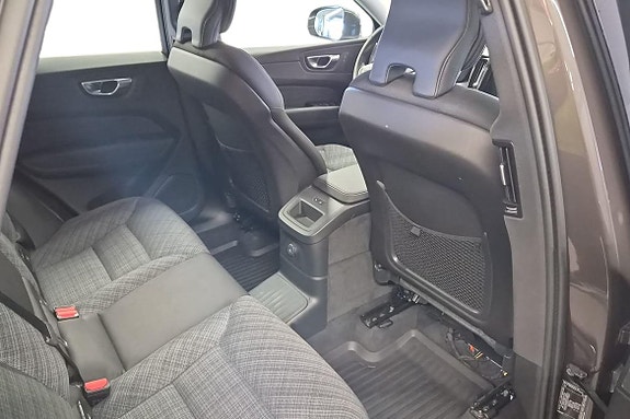 Volvo XC60 10 of 23