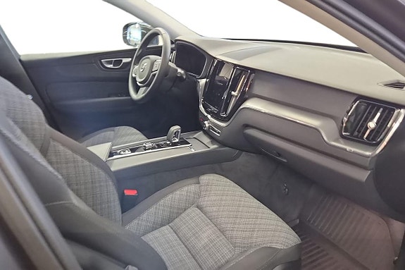 Volvo XC60 8 of 23