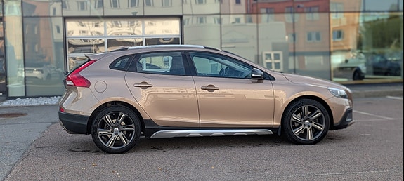 Volvo V40 Cross Country 4 of 12