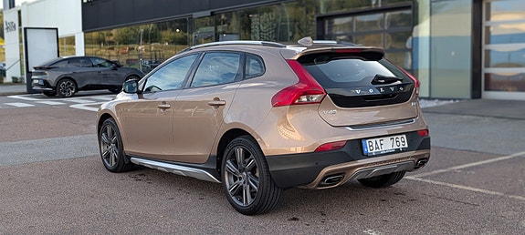 Volvo V40 Cross Country 6 of 12