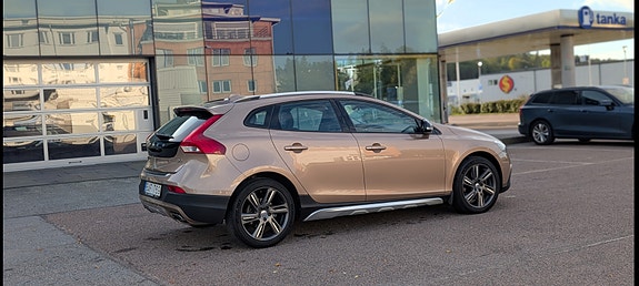 Volvo V40 Cross Country 8 of 12