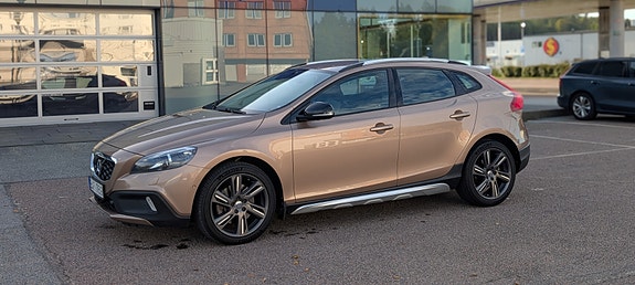 Volvo V40 Cross Country 5 of 12