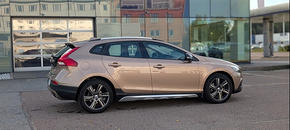 Volvo V40 Cross Country 9 of 12