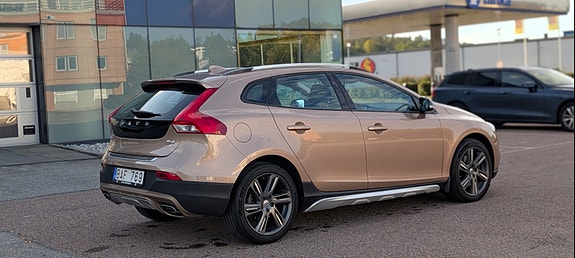 Volvo V40 Cross Country 7 of 12