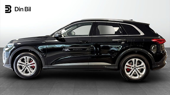 Audi Q5 2 of 21