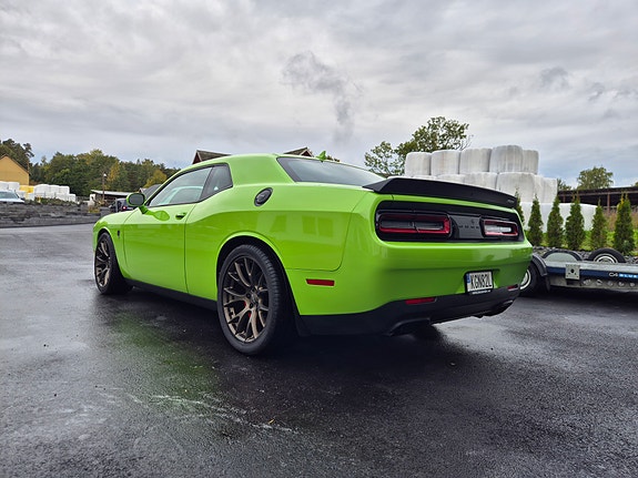 Dodge Challenger 4 of 19